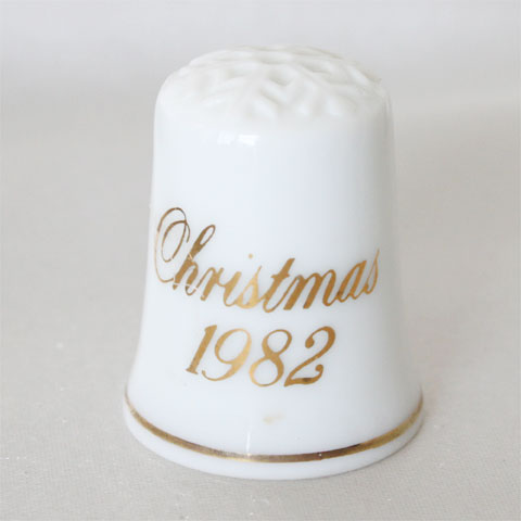 1982年クリスマスChristmasツリーの飾り付けをする兄妹ツリーデコレーションX'mas香水メーカーエイボンAVONシンブル指貫き