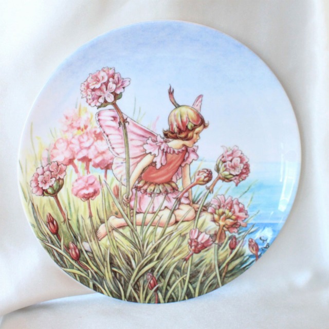 楽天市場 Wedgwood スリフト フェアリー Thrift Fairy ハマカンザシ アルメリア 花の妖精が可愛らしいフラワー フェアリー 絵皿 シシリー メアリー バーカー イギリス ウェッジウッド ウォールプレート 飾り皿 プレゼント ギフト 中古 送料無料 02p07nov15 メイ