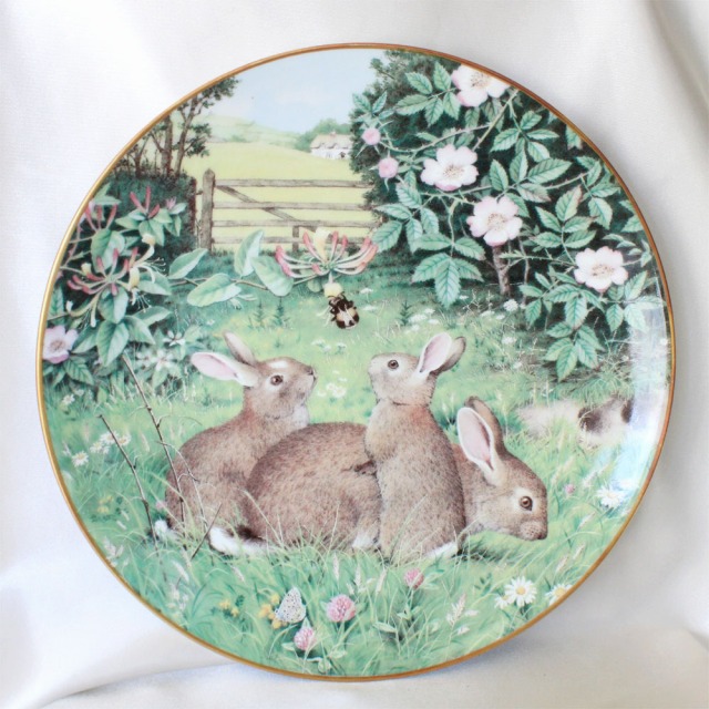 7月の野のウサギ 1981年 ウッドランドイヤー プレート 絵皿 アメリカ フランクリン ポーセリン Franklin Porcelain Peter Banett画 ラビット　うさぎ Rabbits in a July Field 【送料無料】 プレゼント 【中古】