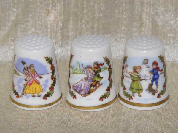 3種仕掛ける 1982 1983 1984年 押さえる振り出し ロイヤル ウーはやりっ子 Royal worcester クリスマス シンブル 指貫き アイススケート ソリすべり スノーマン 仕立てもの キルト パッチワーク 寄せ合わせ 科目 差し上げ物 【貨物輸送無料】 【0815歌留多取りわける】 02P05Sep15