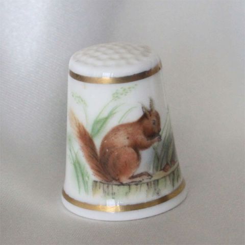 レア アカリス red squirrel ロイヤル ウースター Royal Worsester イギリスの動物のデザイン シンブル 指貫き ソーイング アイテム コレクション パッチワーク キルト プレゼント 栗鼠 赤りす P16Sep15