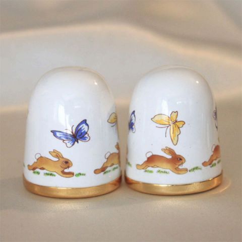 Bunnykins バニキンズ 好いたらしい家兎と蝶のシンブル ロイヤル ドルトン Royal Doulton 家兎 うさぎ バニー 復活祭 連合王国 シンブル 指貫き 仕立てもの キルト パッチワーク 寄せ合わせ 科目 生まれ落ちる日 差し上げ物 差し上げ物 02P26Mar16 02P01Apr16 03P08Apr16