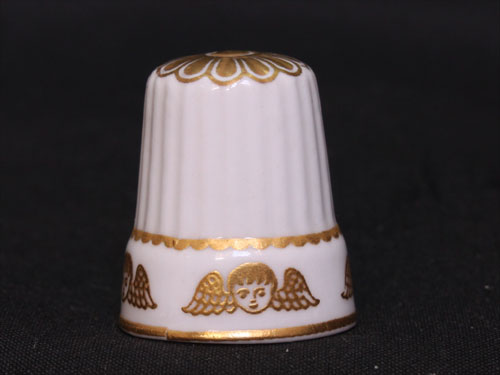 1977年振り出し 愛くるしげキューピッド スポード SPODE 指貫き シンブル コレクターズ 野球クラブ 仕立てもの 寄せ合わせ 科目 差し上げ物 ヴィンテージ 【中古】 ボーンチャイナを成し遂げるさせた連合王国の名窯