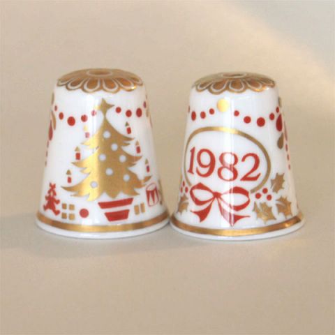 クリスマス 1982年 Christmas ヨーロッパ樅 スポード SPODE イヤーズ シンブル 指貫き 仕立てもの キルト パッチワーク 寄せ合わせ 科目 生まれ落ちる日 差し上げ物 差し上げ物 ヴィンテージ 【中古】 【貨物輸送無料】