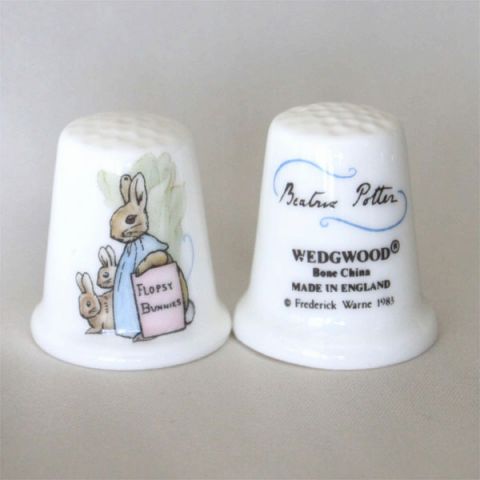 ピーターラビットのおはなし peter rabbit フロプシーバニー Flopsy Bunnies 1983年 ウェッジウッド Wedgwood シンブル 指貫き 仕立てもの キルト パッチワーク 寄せ合わせ 科目 生まれ落ちる日 差し上げ物 差し上げ物 ヴィンテージ 【中古】 02P28Oct16 02P05Nov16