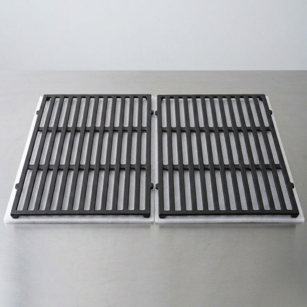 Weber スピリット対応 替え網 E-315 E-425 SP-435 互換 グリル網 BARBECUECIRCUSオリジナル BBQ　cast iron cooking grate｜Mayfair Online