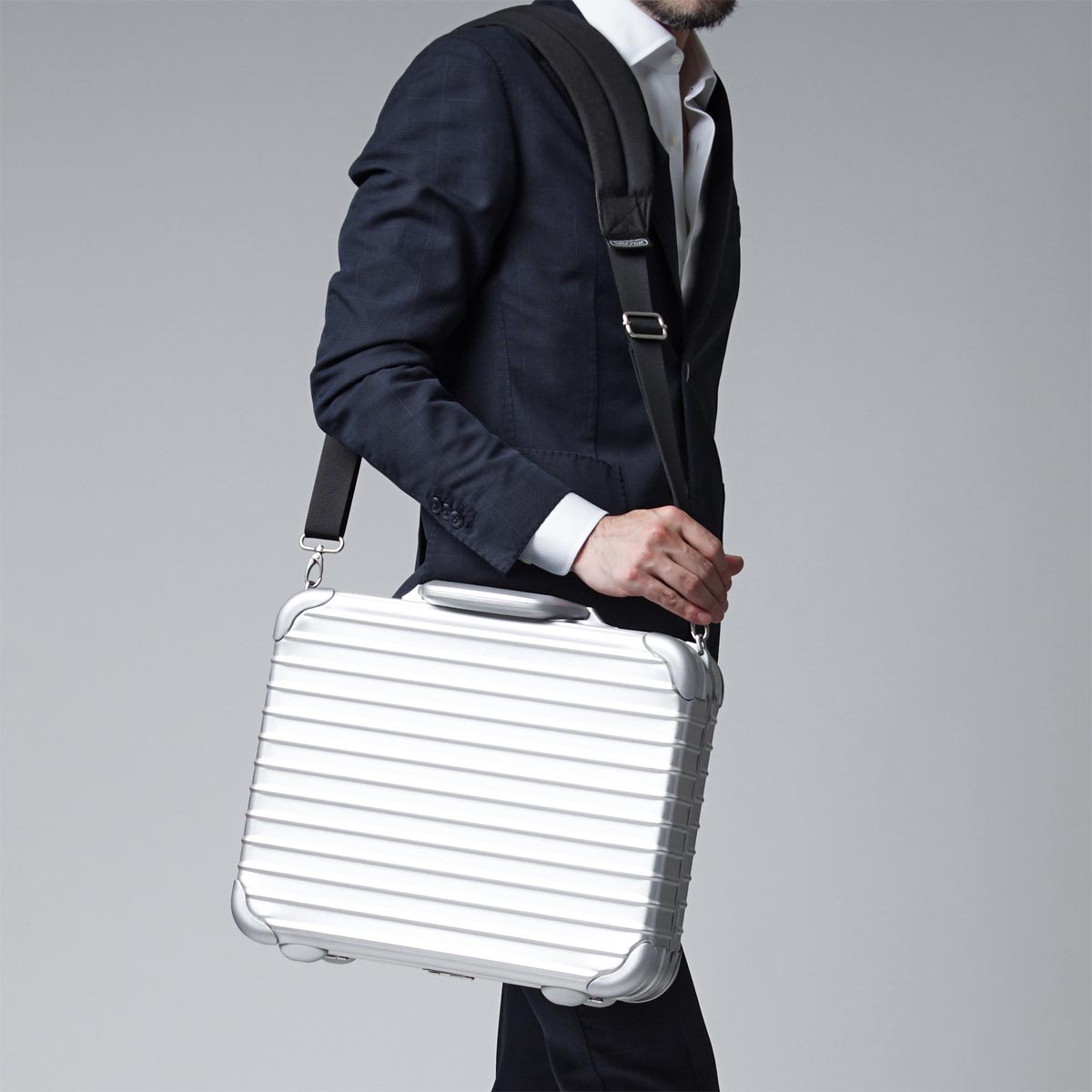 rimowa topas attache