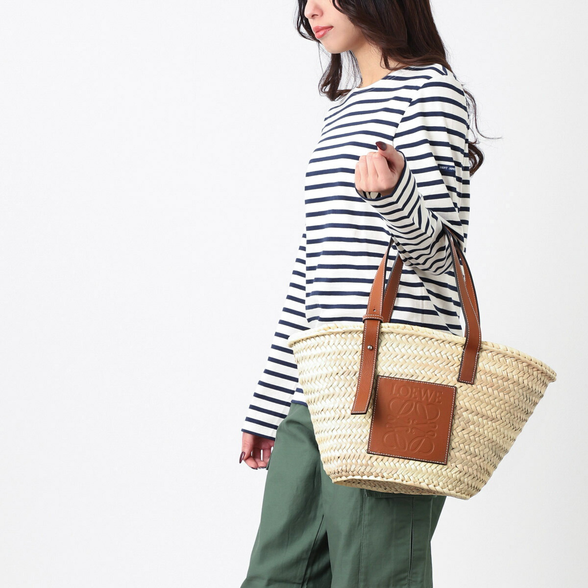 美品●ロエベ　ハンドバッグ　ロゴ型押し　がま口　ボックス　カーフレザー　ブラック LOEWE (ロエベ) レザー マグネット がま口 ハンドバッグ マルチ