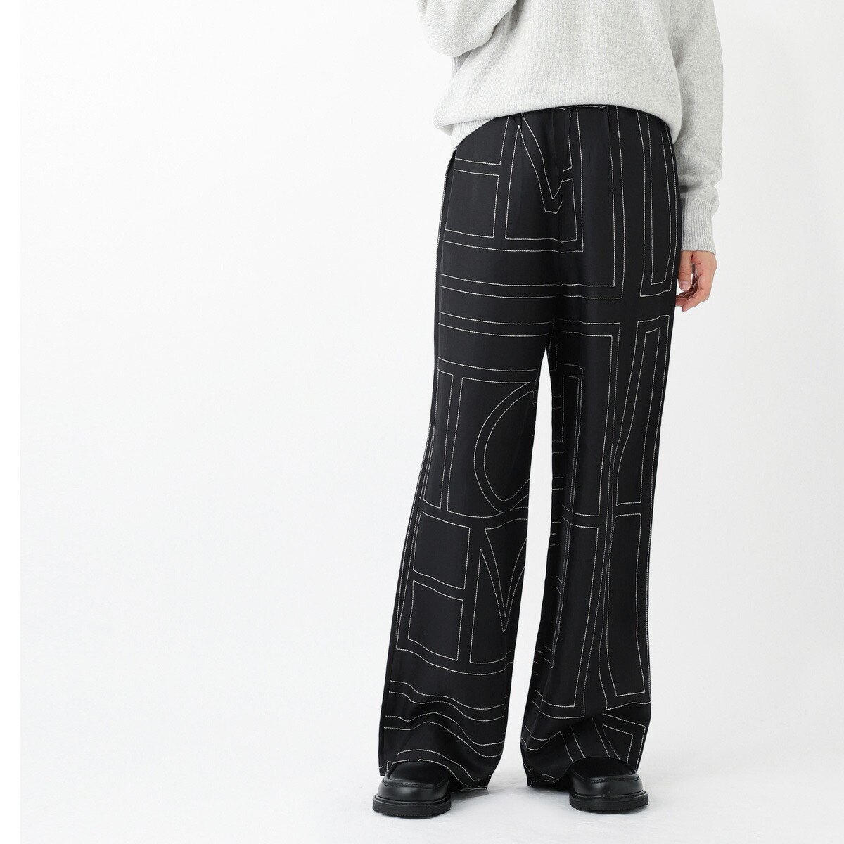 TOTEME トテム モノクラム ティテル ハシャマ ハンツ 【関税込】 楽天市場】Toteme トーテム ワイドパンツ MONOGRAM PAJAMA PANTS