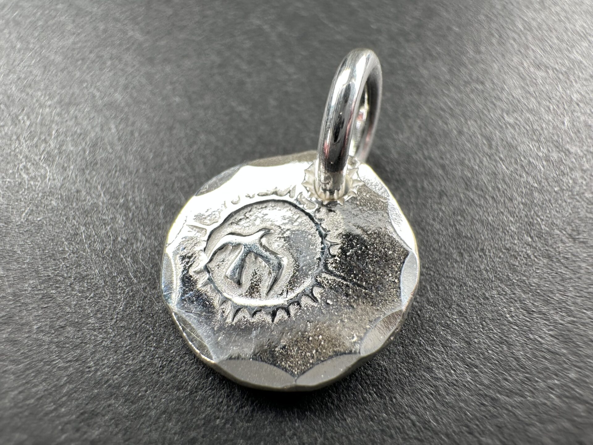 ゴローズ  goro\u0027s  新品 付け届け SVinお天道様金属元素 (小)
