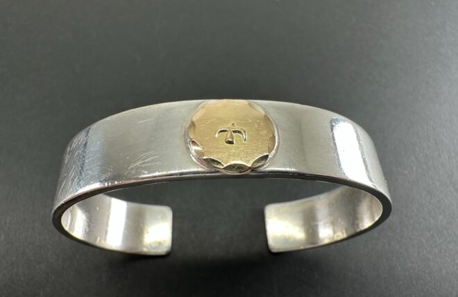 よ*し様 goro's ゴローズ 平打ちブレス 金メタル付き バングル M 買取価格72,000円】goro's(ゴローズ) バングル 平打ち