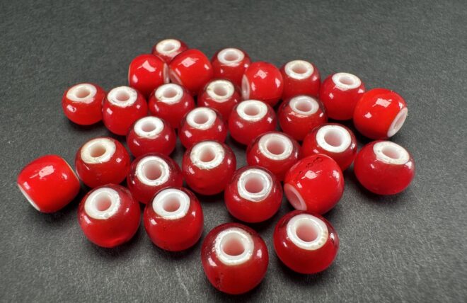 せ*様 ヴェネチア産 ホワイトハーツビーズ 濃赤 赤ビーズ一連 7mm