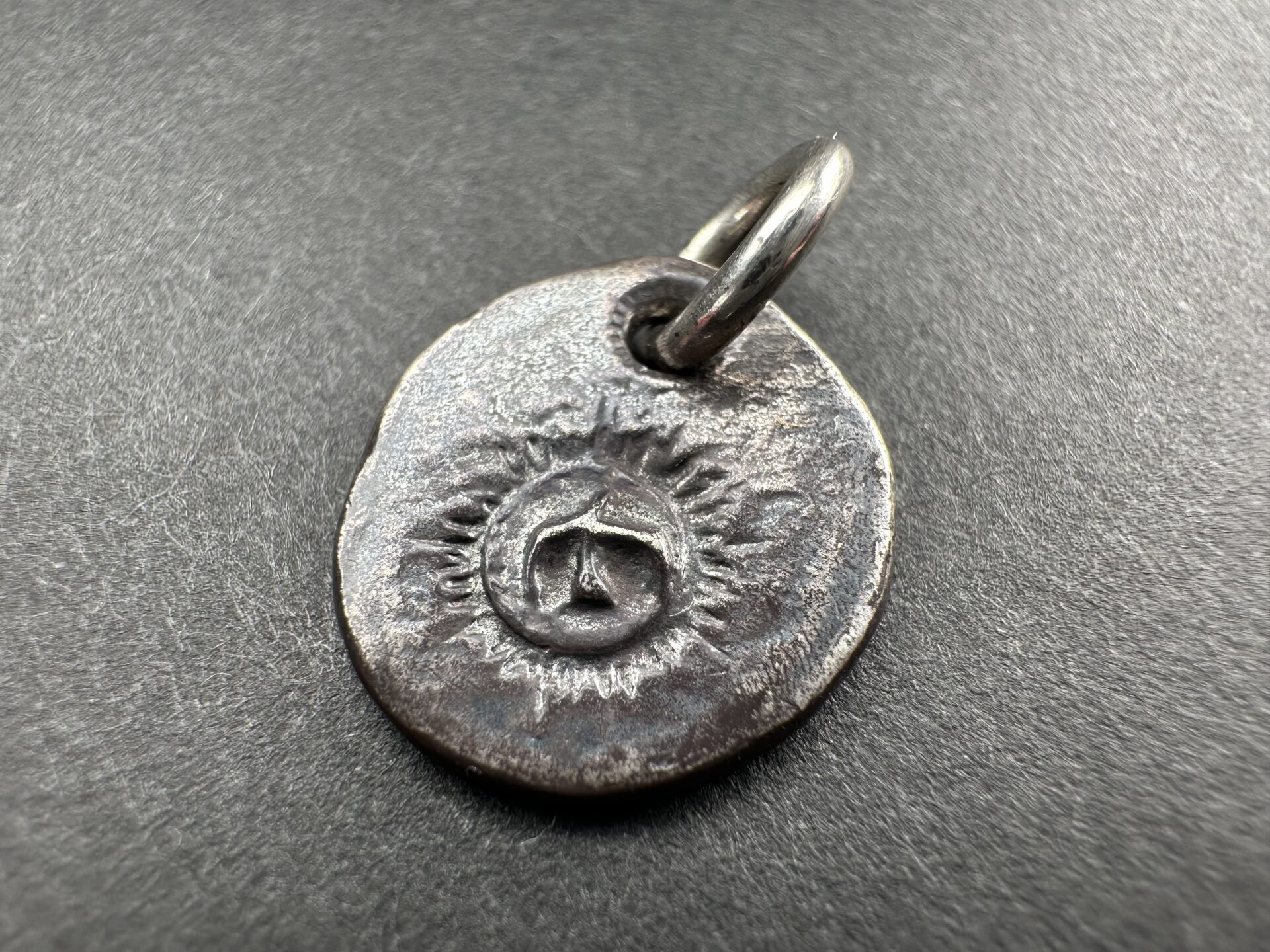 ゴローズ  goro\u0027s  OLD 佇まい威風堂々たる 滅多に無い すべり出し型 SVinお天道様金属元素 (大)