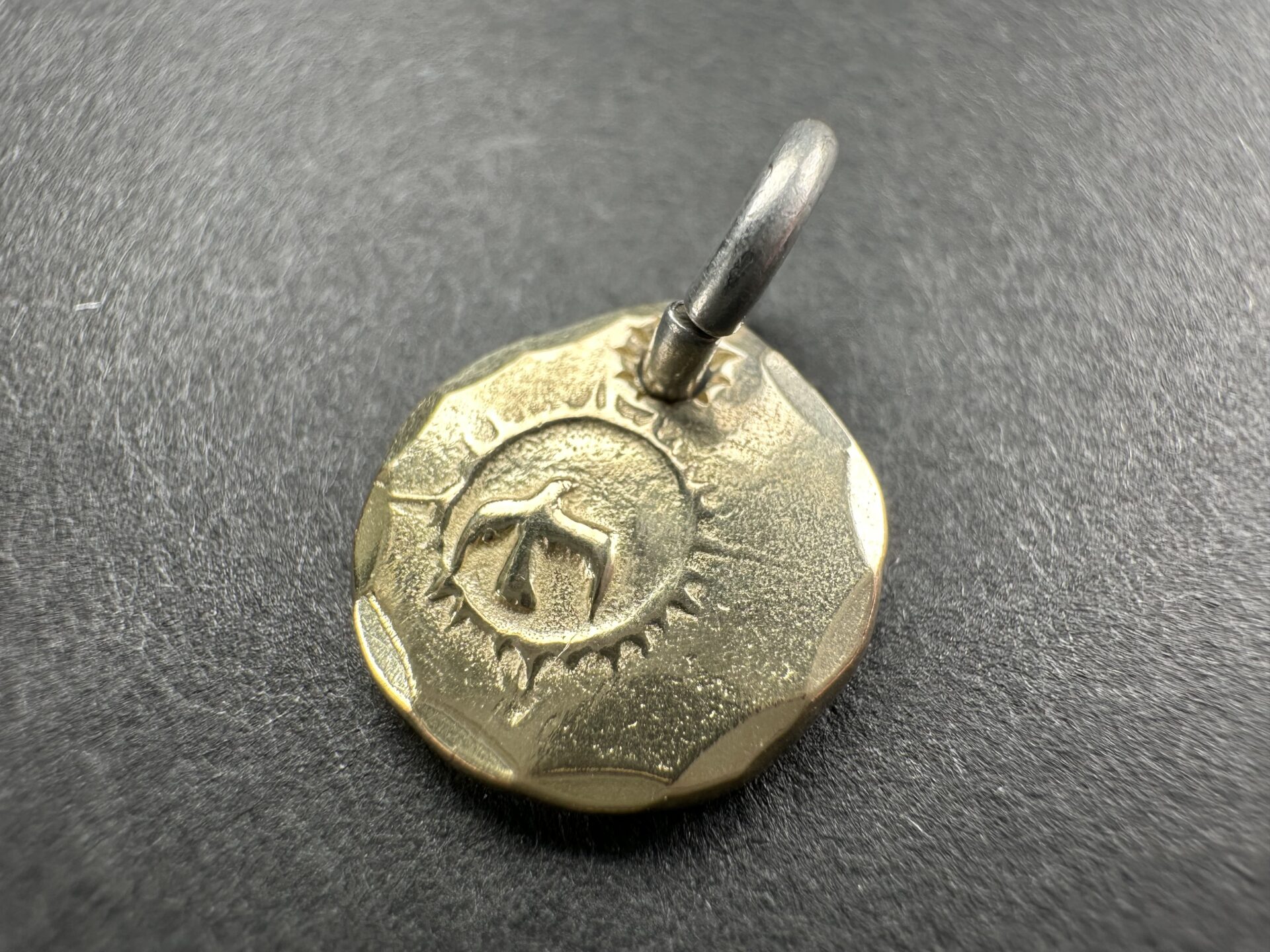 ゴローズ  goro\u0027s 付け届け 美品 K18インチお日さま金属元素 (小)