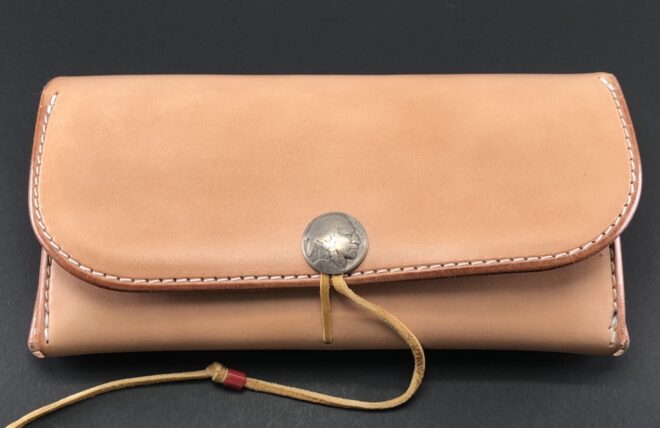 ゴローズ　新型二つ折り財布　サドル色　(キムタクフェザーイーグル) goros ゴローズ 新型二つ折り財布 サドル色 (キムタクフェザーイーグル
