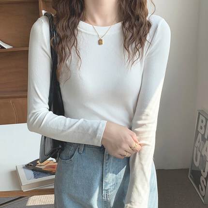 トップス デート 大人可愛い デート Tシャツ 休日 モテ シンプル トレンド 女子会 コーデ 流行 大人女子 存在感 かわいい 上品 スタイル 主役級 トップス 大人 インスタ映え きれいめ ファッション お出かけ カジュアル