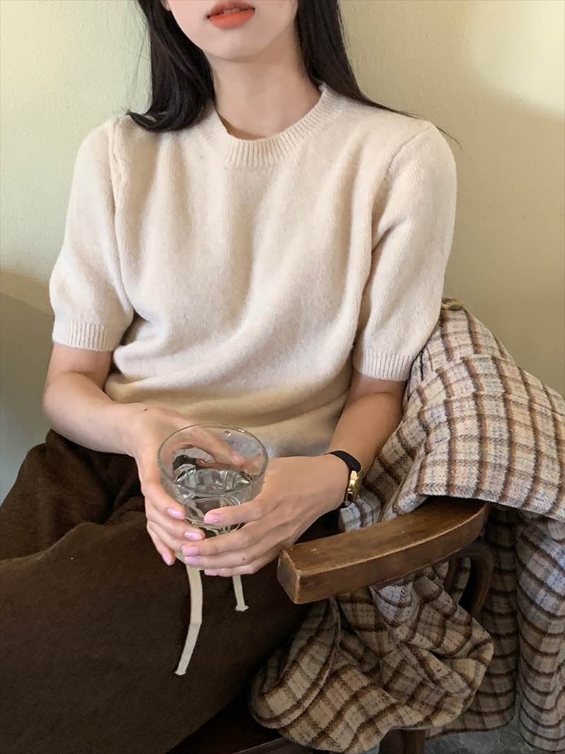 トップス デート 大人可愛い デート ブラウス 休日 モテ シンプル トレンド 女子会 コーデ 流行 大人女子 存在感 かわいい 上品 スタイル 主役級 トップス 大人 インスタ映え きれいめ ファッション お出かけ カジュアル