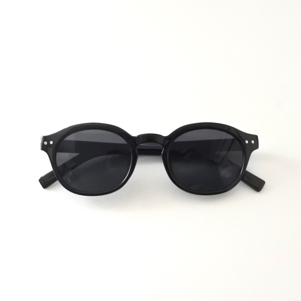 ブラックフレーム サングラス グレー レンズ 楽天市場】オーバル セルフレーム ライトグレー カラーレンズ