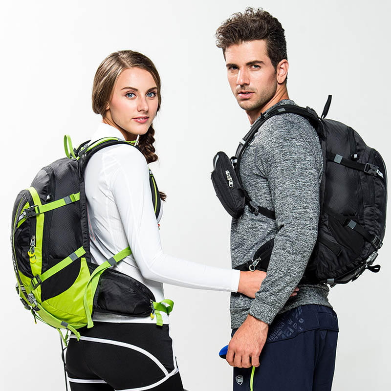 送料無料 サイクリングリュック 20L 超軽量 自転車バックパック 防水ナイロン 豊かなポケット バックパック リュック アウトドア ジョギング スポーツバッグ 反射ストラップ付き 登山 マラソン ヘルメット ホルダー付き 遠足 ウォーキングバッグ