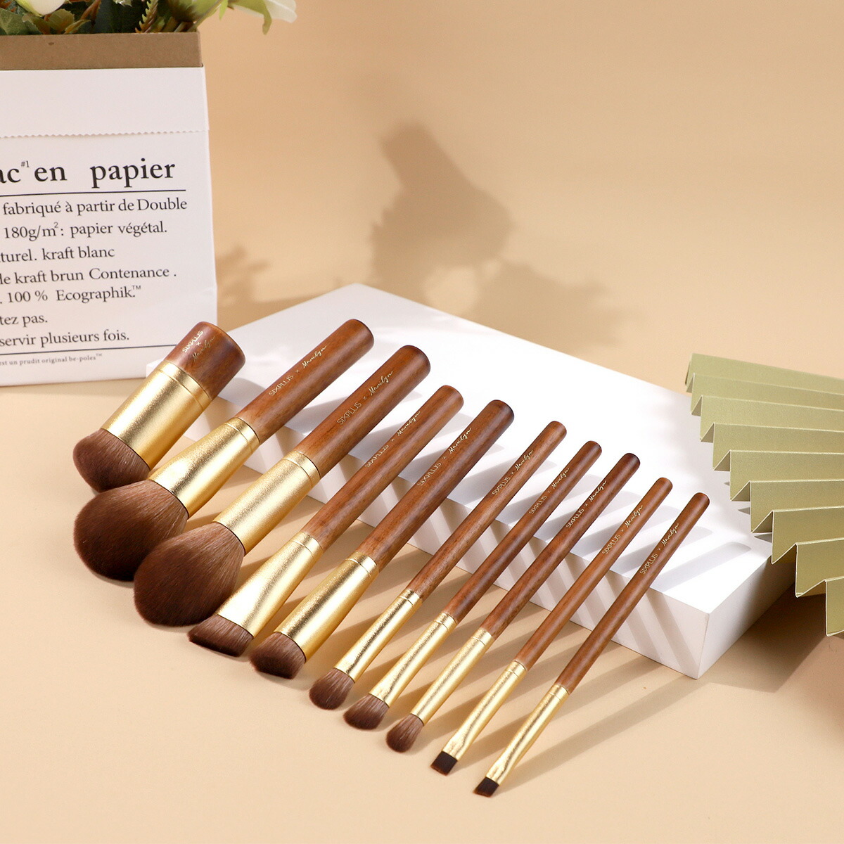 SIXPLUS x マリリン メイクブラシ 10本セット 【選べる特典付】 コラボ