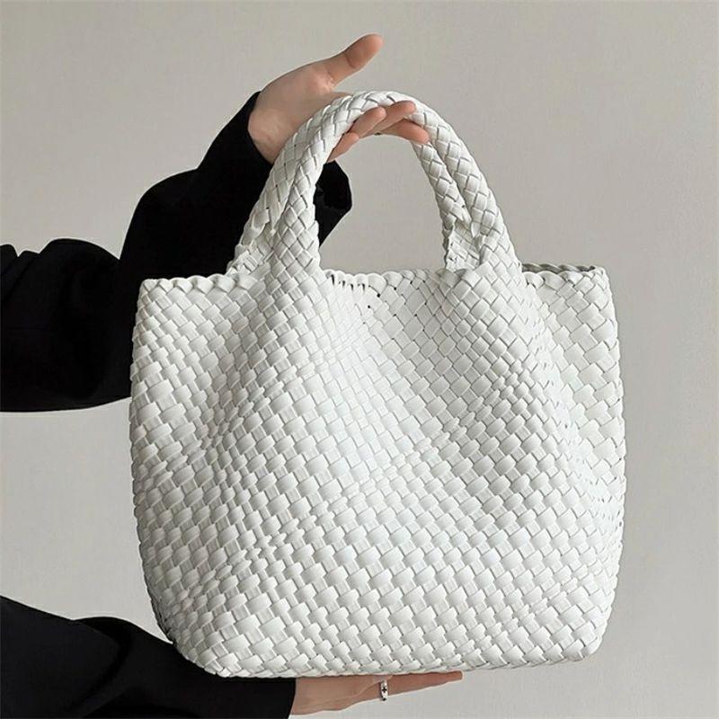 ホワイトレザー編み込みトートバッグ b0512389df0_1.jpg