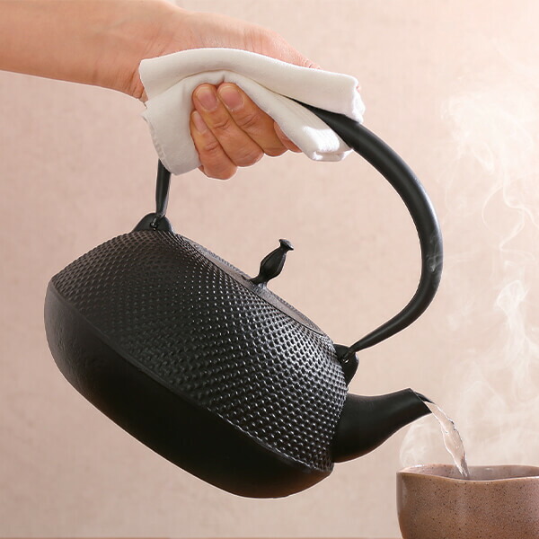 楽天市場】南部鉄器 南部鉄瓶 平丸型 菊花 2.2L : セレクトショップ