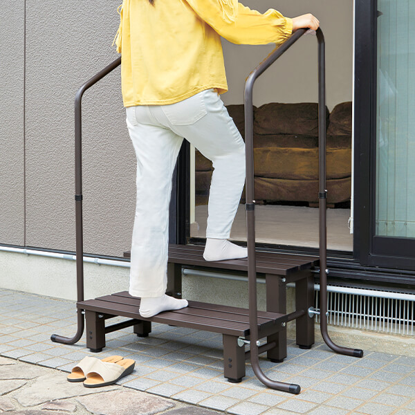 手摺り付軽銀2段踏み台 医薬品・コンタクト・介護-その他-介護用品