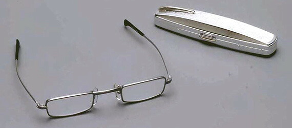 ｶﾝﾀﾞ ｽﾗｲﾄ K-185S +0.75 ｼﾙﾊﾞｰ 携帯用老眼鏡カンダオプティカル　SLIGHT　スライトシニアグラス リーディンググラス 老眼鏡 クリックリーダー 読書用 おしゃれ メンズ 男性 レディース 女性 コンパクト 携帯用