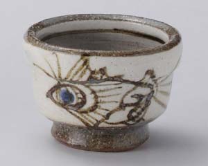 【まとめ買い10個セット品】和食器 ツ284-198 粉引唐草魚紋グイ呑【キャンセル/返品不可】｜厨房卸問屋 名調 7,039円
