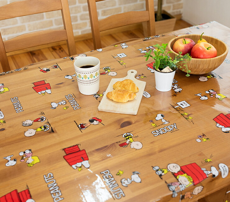 楽天市場 テーブルクロス クロス カバー 切売りクロス 汚れ防止 防水 カット手数料1枚に付き250円 切売り クロス ｒスヌーピーフレンズ レッド 1cm幅 Odt インテリアの明和グラビア