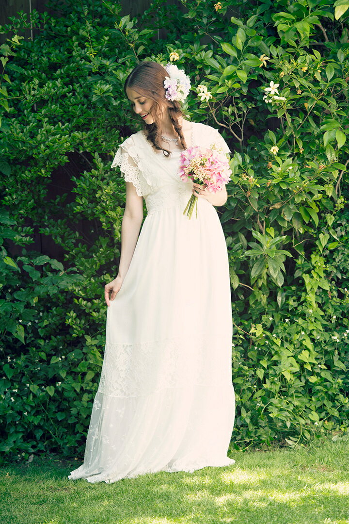 楽天市場 限定価格 送料無料 ナチュラル レース切り替え Vネック 袖付き ウェディングドレス オフホワイト フリーサイズ Ds003 Mekku メック