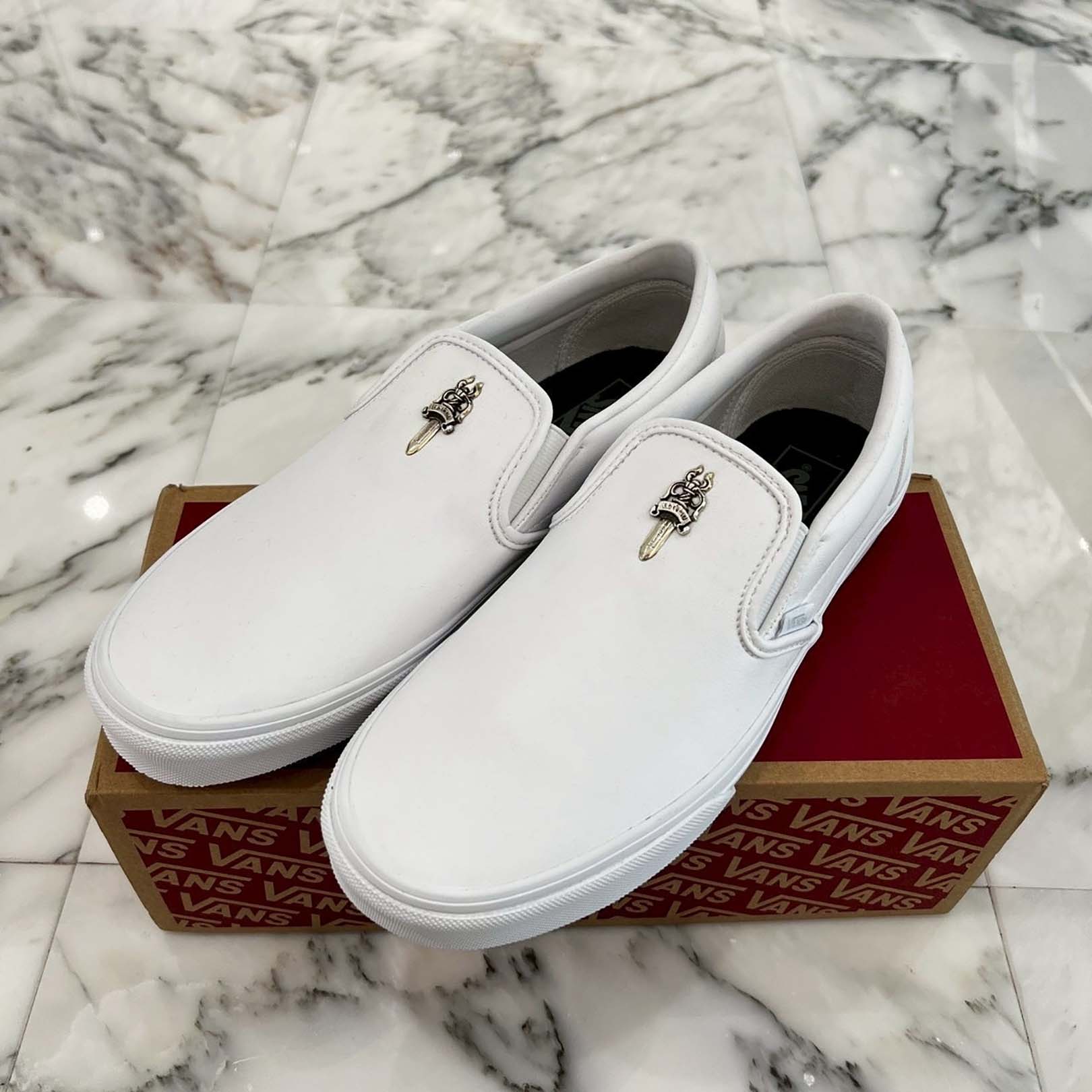 CHROME HEARTS × VANS Custom Classic Slip On Size 28.0珊 クロムハーツ×バンズ カスタム クラッシックスリッポン カスタムシューズ ダガーリベッド 白いこと 大きさ28.0珊【251008】【新古品】