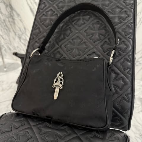 楽天市場】CHROME HEARTS DOC ADAMS SHOULDER BAG W/CROSS クロム