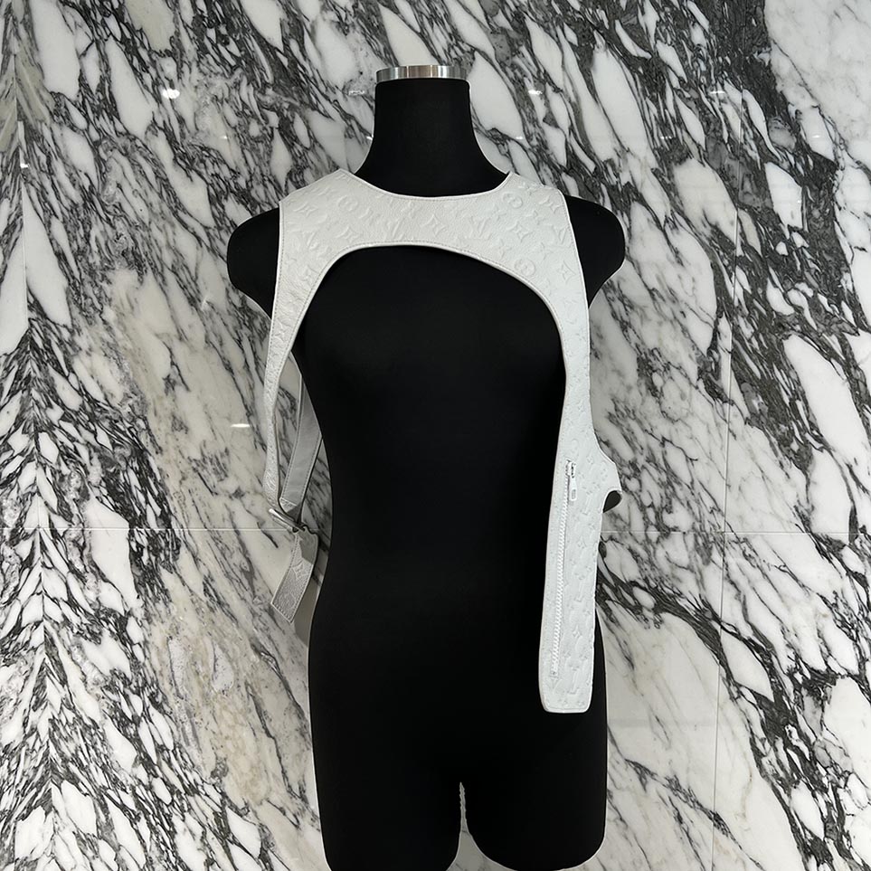 LOUIS VUITTON × Virgil Abloh 2019SS LV Monogram Leather Harness Vest Size S ルイヴィトン × ヴァージルアブロー LVモノグラム なめし革 馬具 より良い カーフスキン 総柄 ジップポケット 白いこと 大きさS【250930】【中古-A】