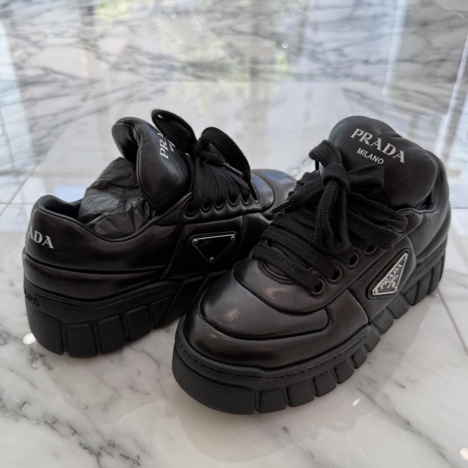 楽天市場】プラダ PRADA スニーカー パデッドレザー 三角ロゴ