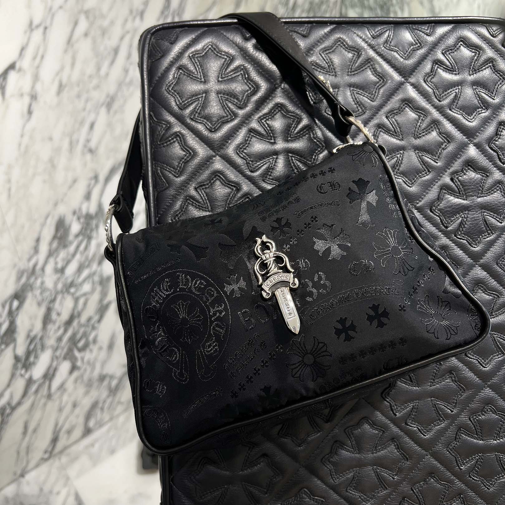 楽天市場】CHROME HEARTS DOC ADAMS SHOULDER BAG W/CROSS クロム