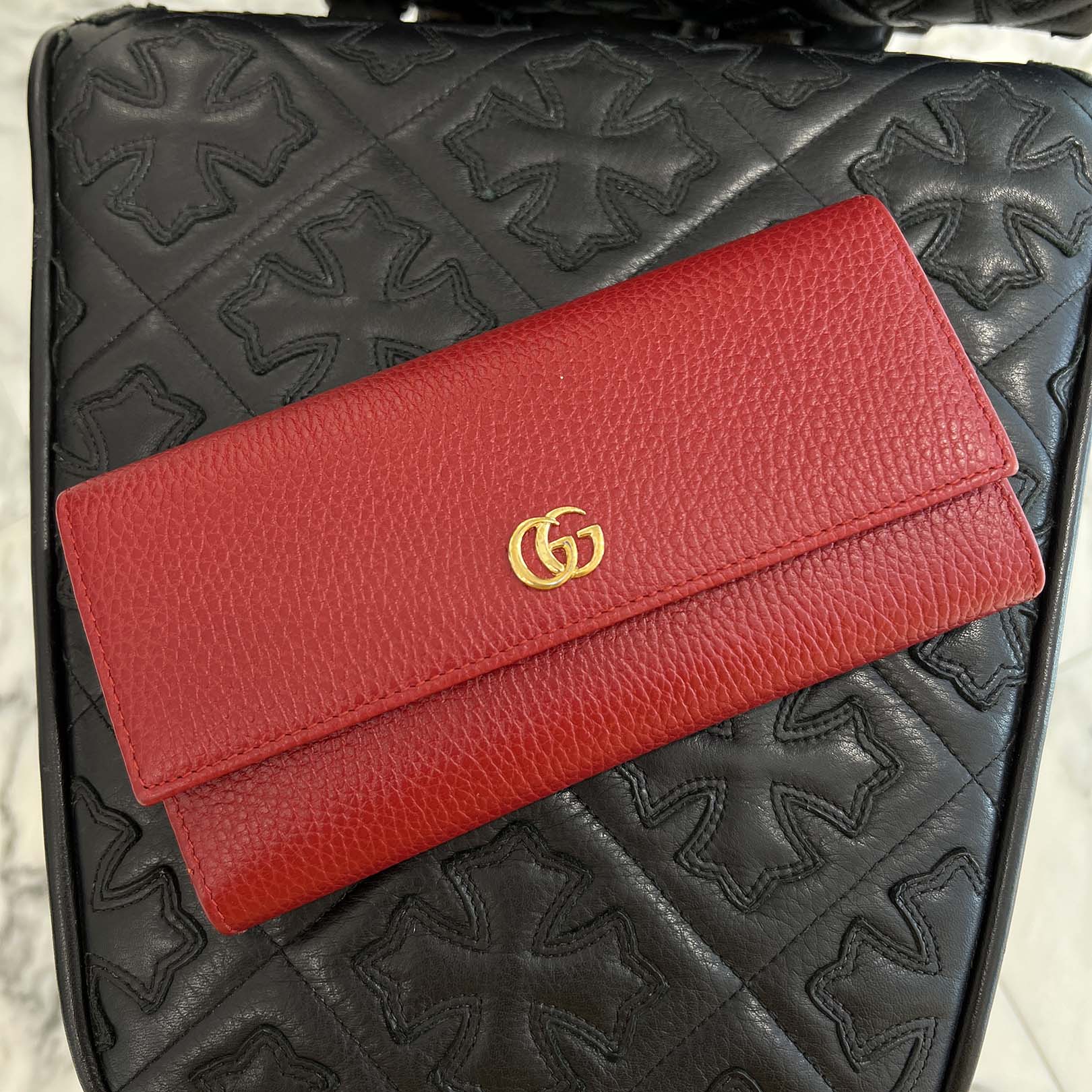 GUCCI Petit Marmont Continental Wallet グッチ プチマーモント コンチネンタルウォレット 長紙入れ GG金具 ワンスナップ 12衣嚢 目じるし金具 ゴールド金具 ハイビスカス赤いこと×ゴールド【251227】【中古-B】
