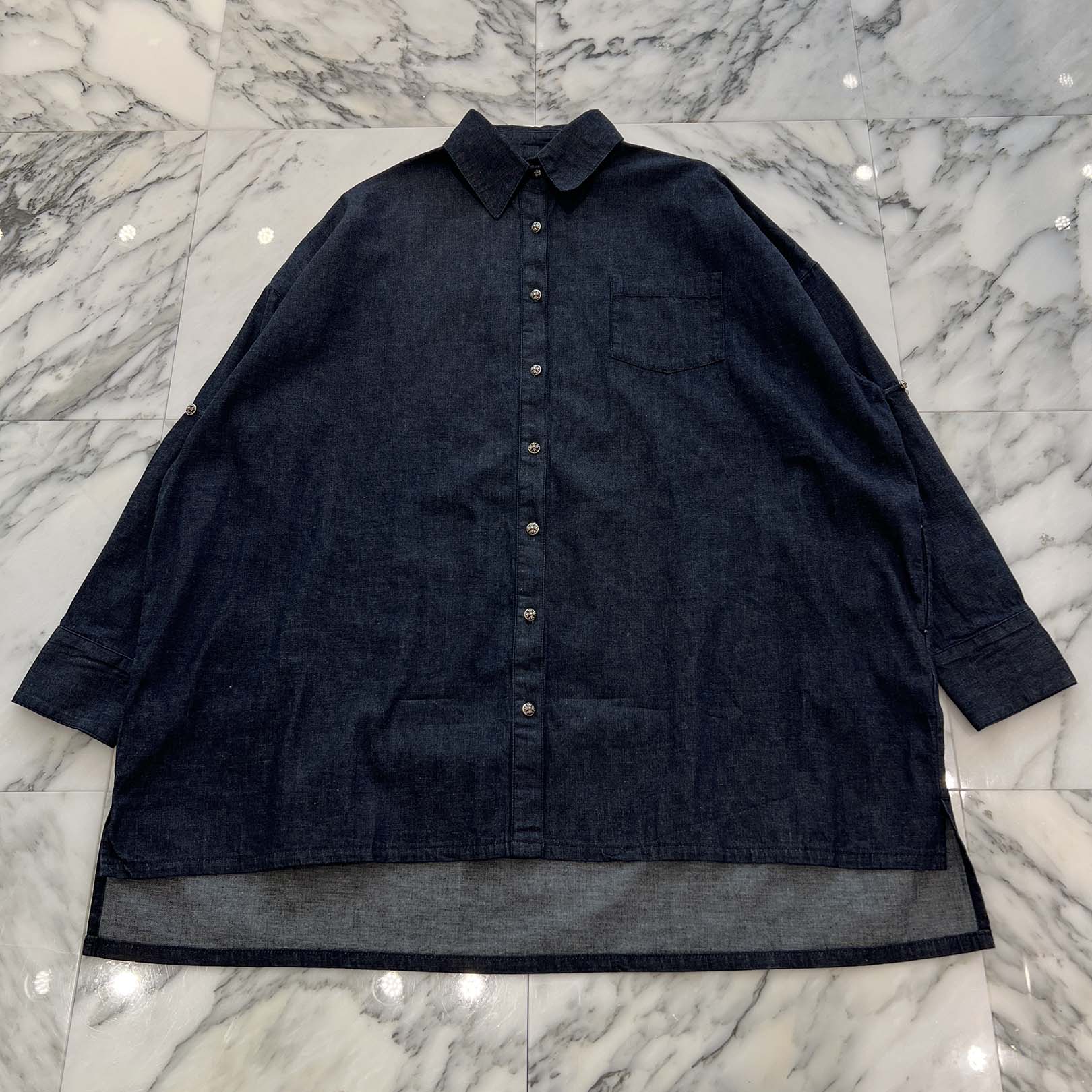 CHROME HEARTS Y NOT Mahal Kita Denim Shirt Size L クロムハーツ ワイ航空マイル マハルキタ ジーンズティーシャツ オーバーサイズシャツ 綿織物ティーシャツ 胸隠し クロスボールボタン インディゴ 大いさL【260124】【新古品】