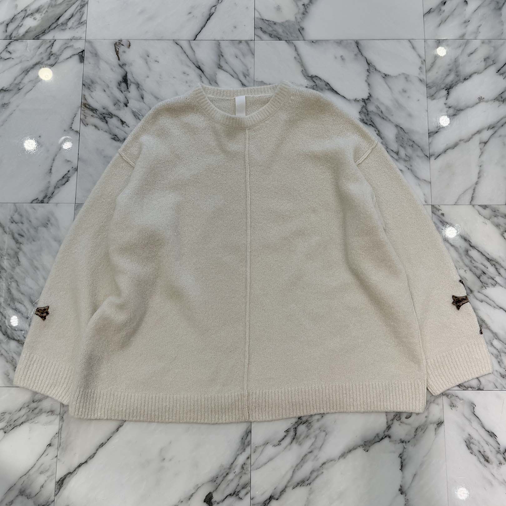 CHROME HEARTS YNOT Leopard Harako Leather Cross Patch Cashmere Knit Sweater Size L クロムハーツ ワイ航空マイル レオパード ハラコレザー はりつけ台継ぎ切れ カシミール 編み物プルオーバー 地絹混 カーフスキン ヒョウ柄 象牙色 大きさL【260125】【中古-A】