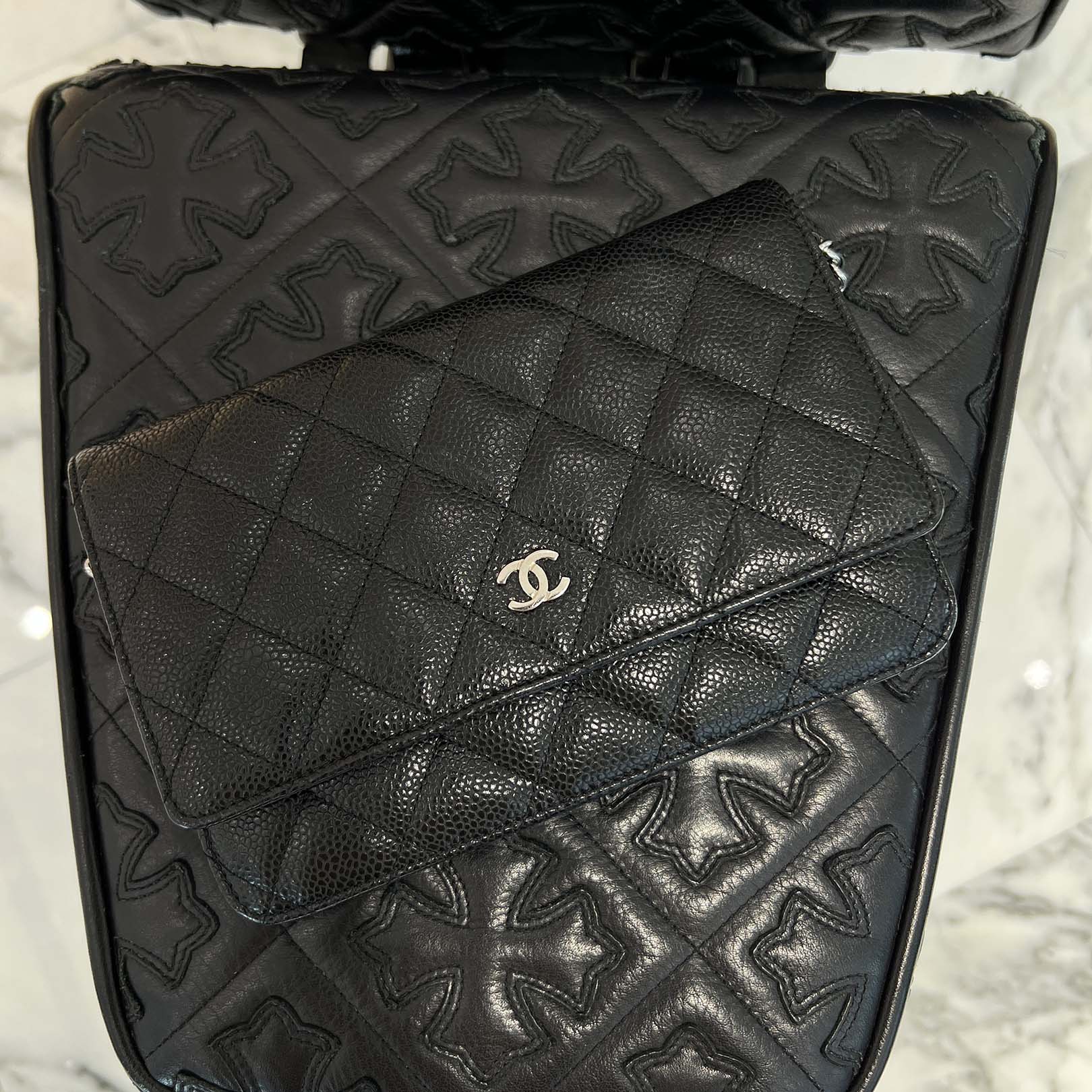 CHANEL Matelasse Caviar Leather Chain Wallet シャネル マトラッセ キャビアひと肌 チェーンウォレット レザーウォレット 金入れ ショルダーウォレット ココマーク キルティングなめし革 キャビアひと肌 しろがね色金具 黒いこと×しろがね色【260114】【中古-B】
