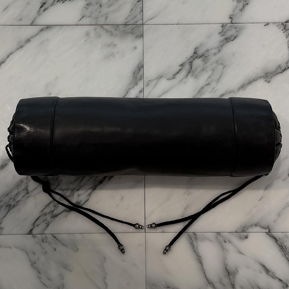CHROME HEARTS Pillow Neck Roll クロムハーツ ピロー のど首渦状文 座布団 居敷き カーフレザー タイニーレザーブレード ボロチップ 黒いこと【260120】【中古-A】
