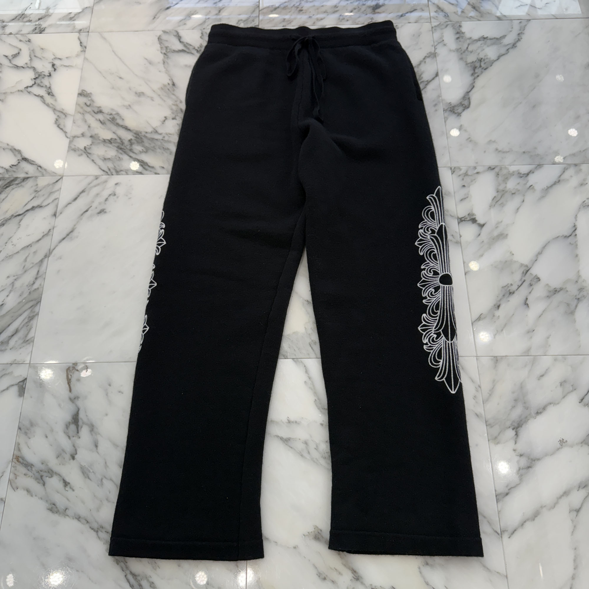 CHROME HEARTS Y NOT Floral Cross Embroidery Cashmere Knit Long Pants Size L クロムハーツ ワイ航空マイル フローラルクロス刺しゅう カシミヤニットロングパンツ サイドフローラル刺しゅう 裏起毛 カシミール原料品 黒いこと×白いこと 大きさL【260219】【中古-A】