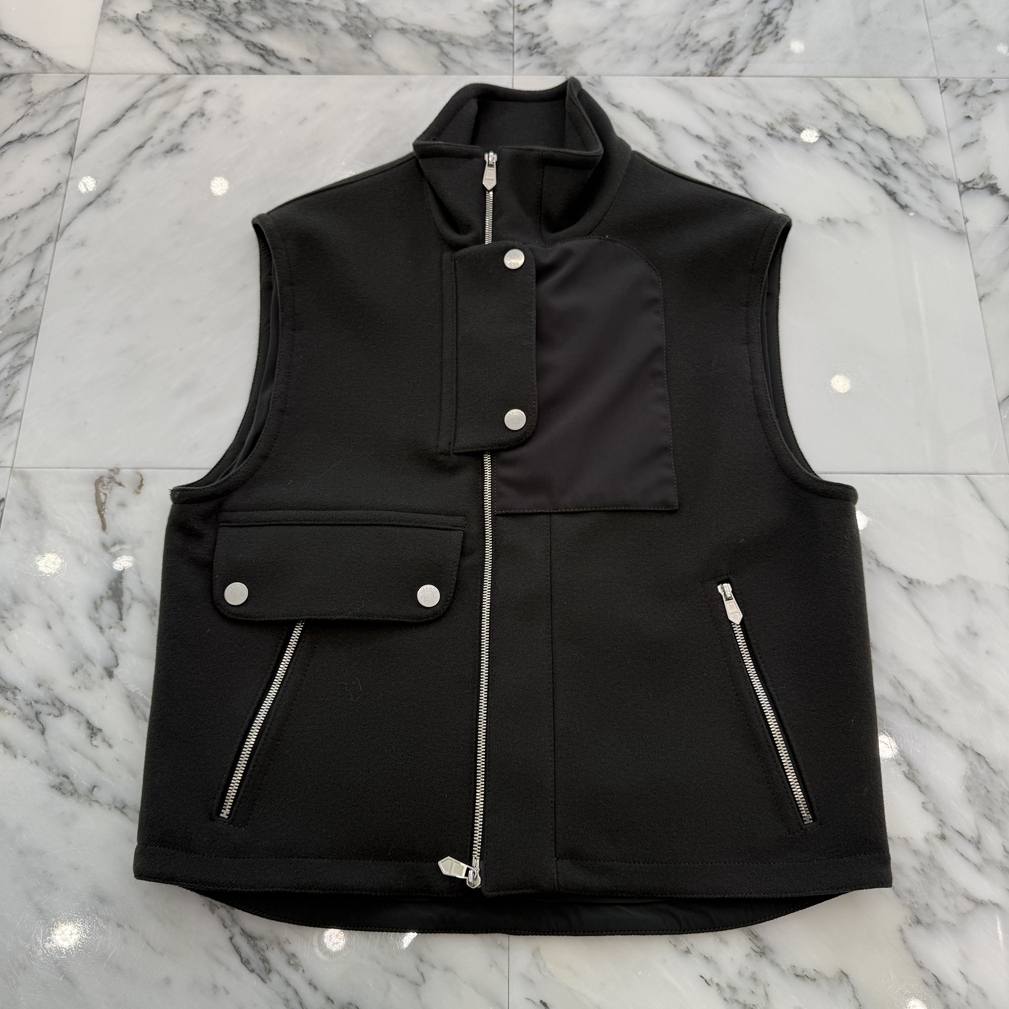 HERMES 2024AW Double Faced Wool Vest Size 48 エルメス ダブル人間の顔 羊毛より良い ノースリーブ ジップアップベスト ダブルジップ ロゴタイプ目じるし金具 赤銅色ゴールド 大いさ48【260201】【新古品】