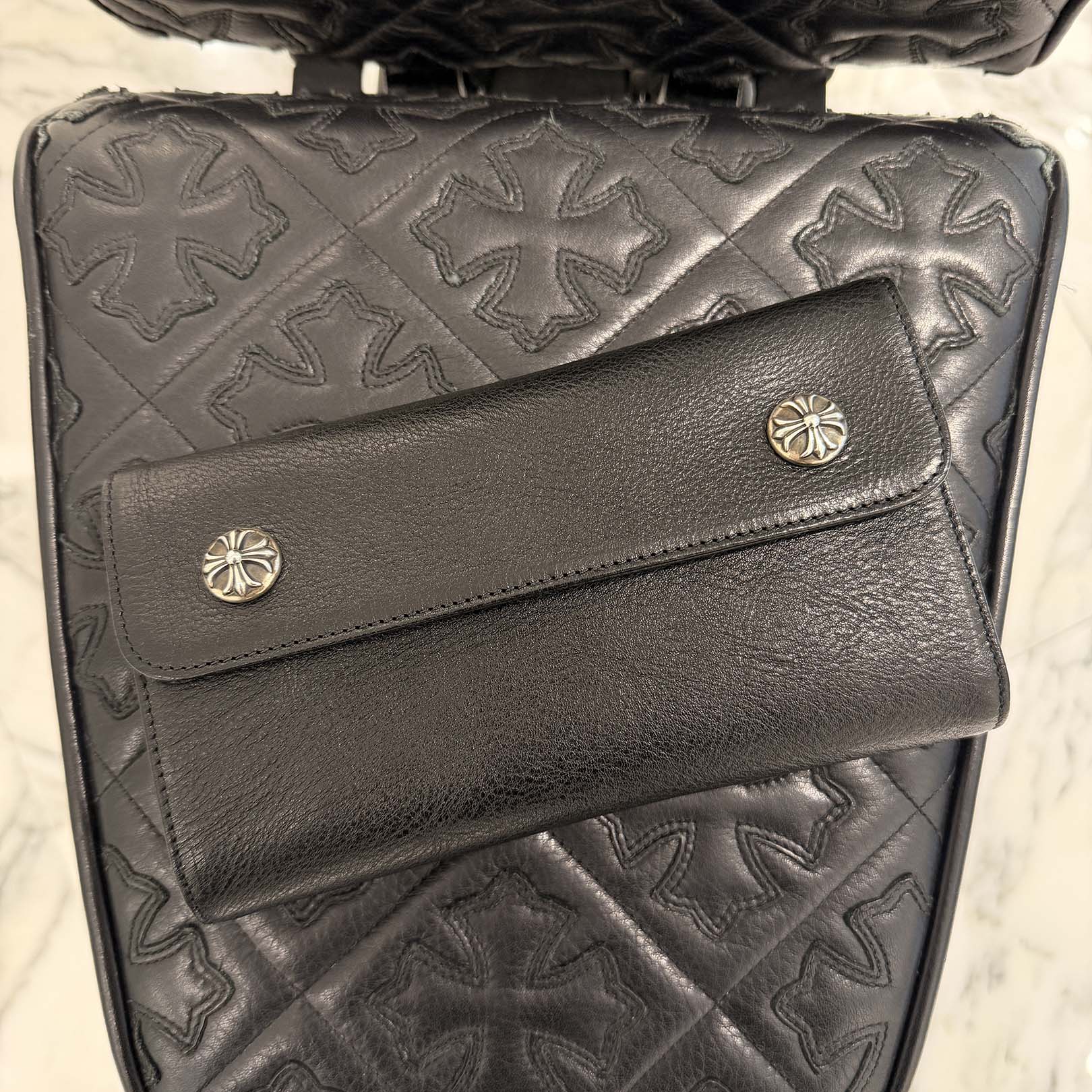 CHROME HEARTS Wave Cross Ball Wallet クロムハーツ ウェーブクロスボール ウォレット 三つ折り 長金入れ なめし革 ダガージップ しろがね色925 黒いこと【260122】【新古品】