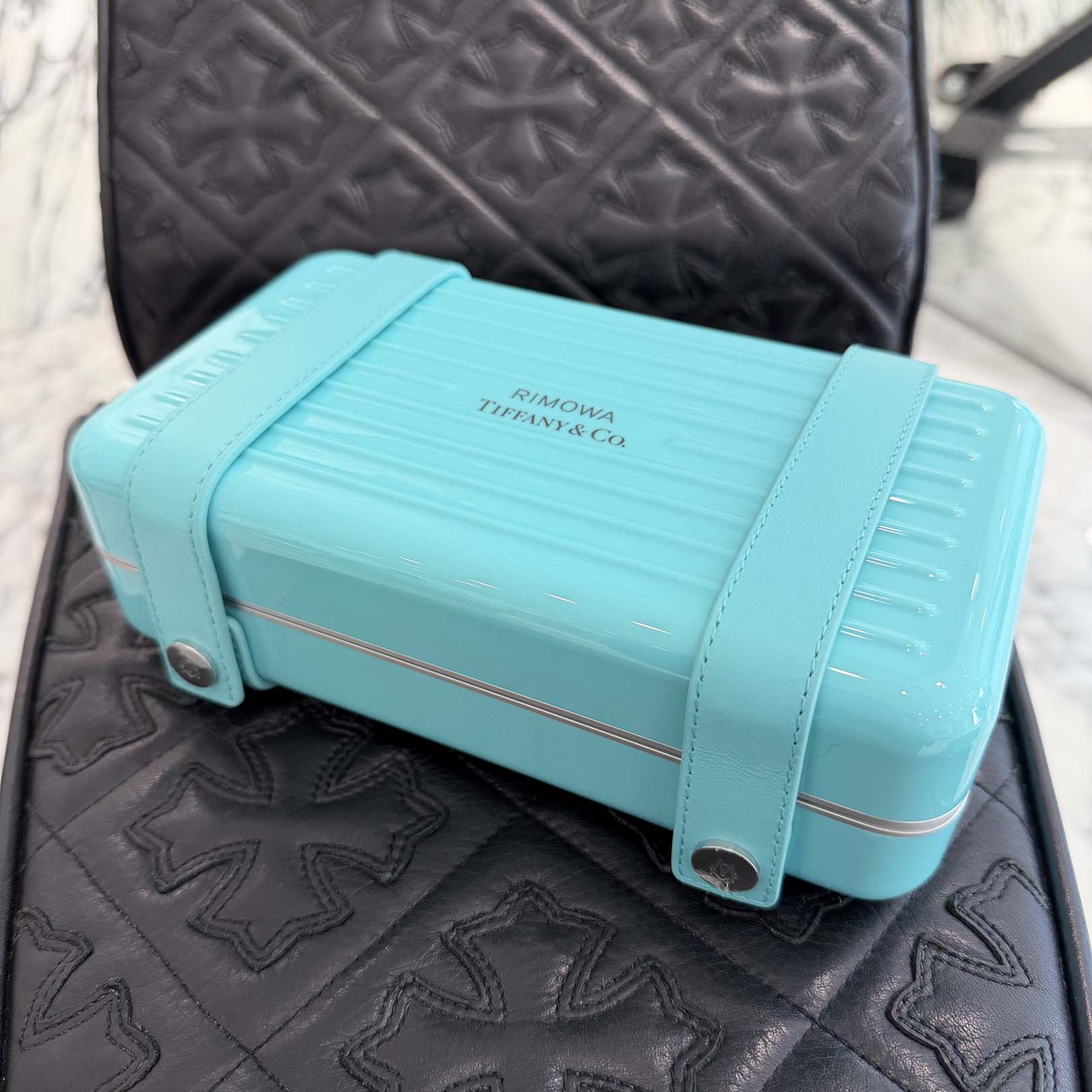 RIMOWA × Tiffany \u0026 Co. 2023AW Jewelry Personal リモワ×ティファニー 宝飾品個人的 添え物容れもの 宝飾品容れもの なめし革三尺帯 ロゴタイプ目じるし金具 ティファニー青碧【260204】【新古品】