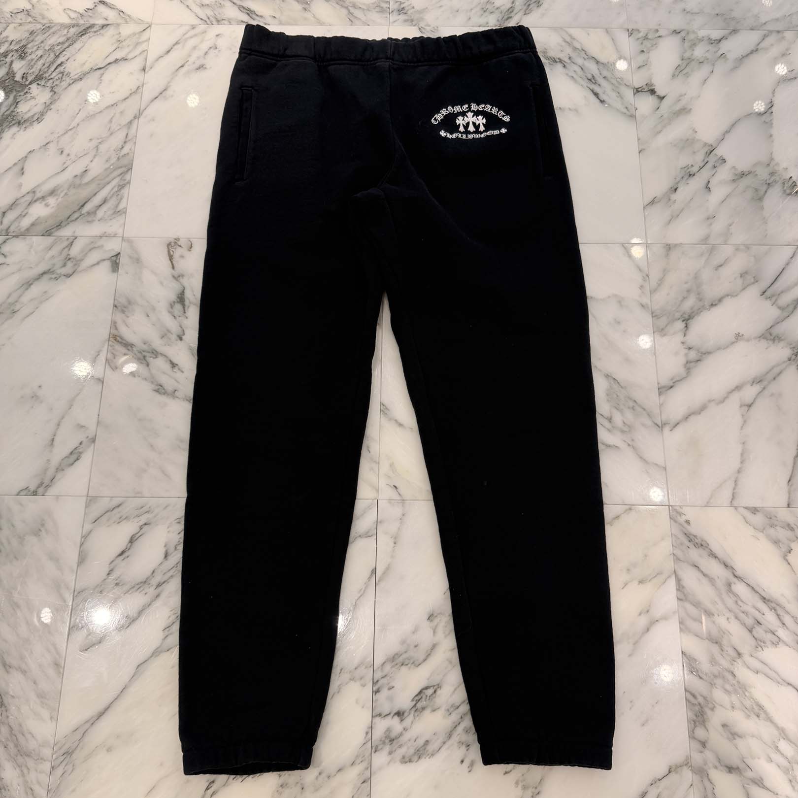 CHROME HEARTS King Taco 3 Cemetery Cross Embroidery Sweat Long Pants Size XL クロムハーツ キングタコ 3セメタリー クロス刺繍 スウェットロングパンツ シルバープレート ブラック×ホワイト サイズXL【260205】【中古-B】|メメントスオンライン店