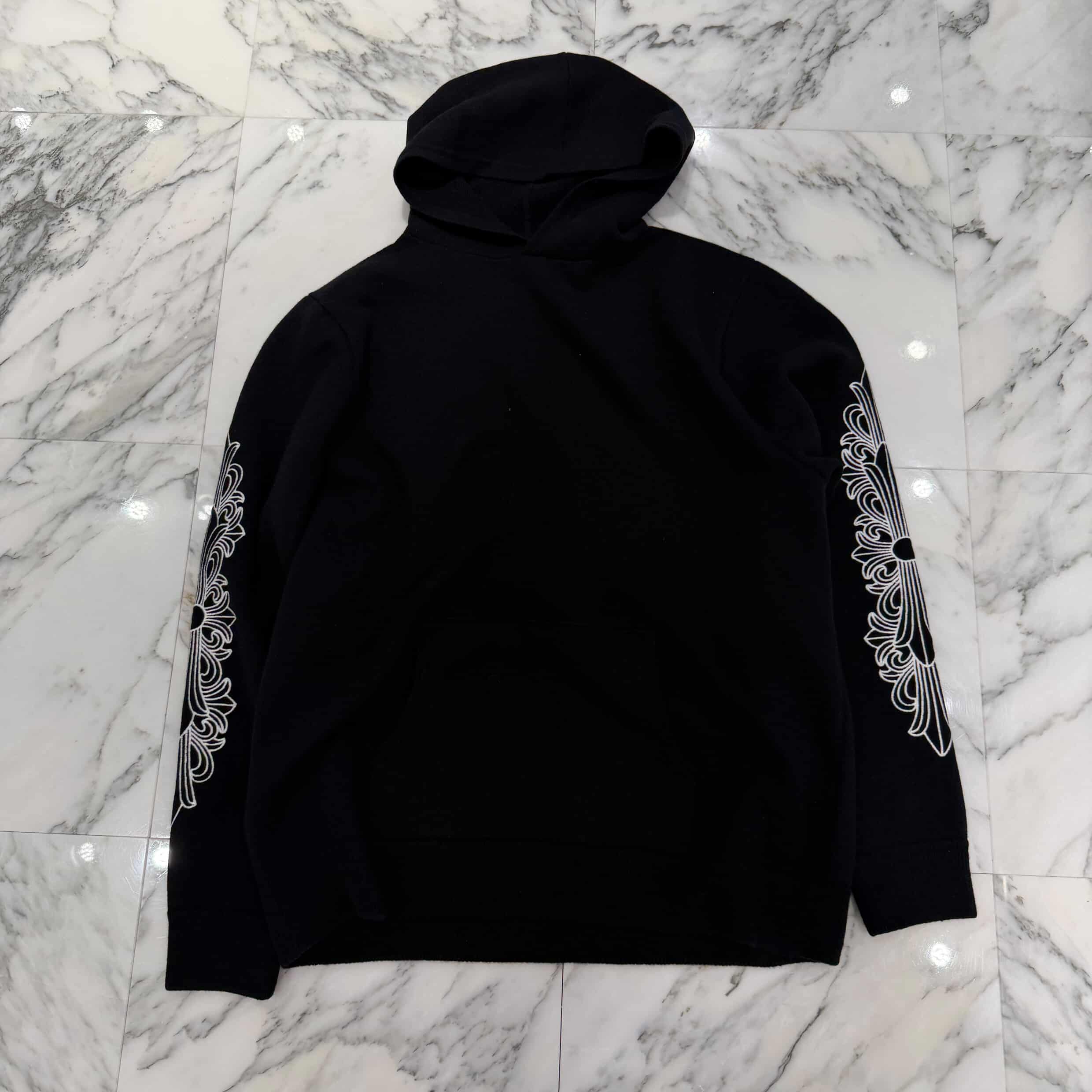 CHROME HEARTS Y NOT Floral Cross Embroidery Cashmere Knit Pullover Hoodie Size XL クロムハーツ ワイ航空マイル フローラルクロス刺しゅう カシミール編み物 ティーシャツ フーディ パーカー 編み物パーカー 袖フローラル刺しゅう 黒いこと×白いこと 大きさXL【260216】【新古品】