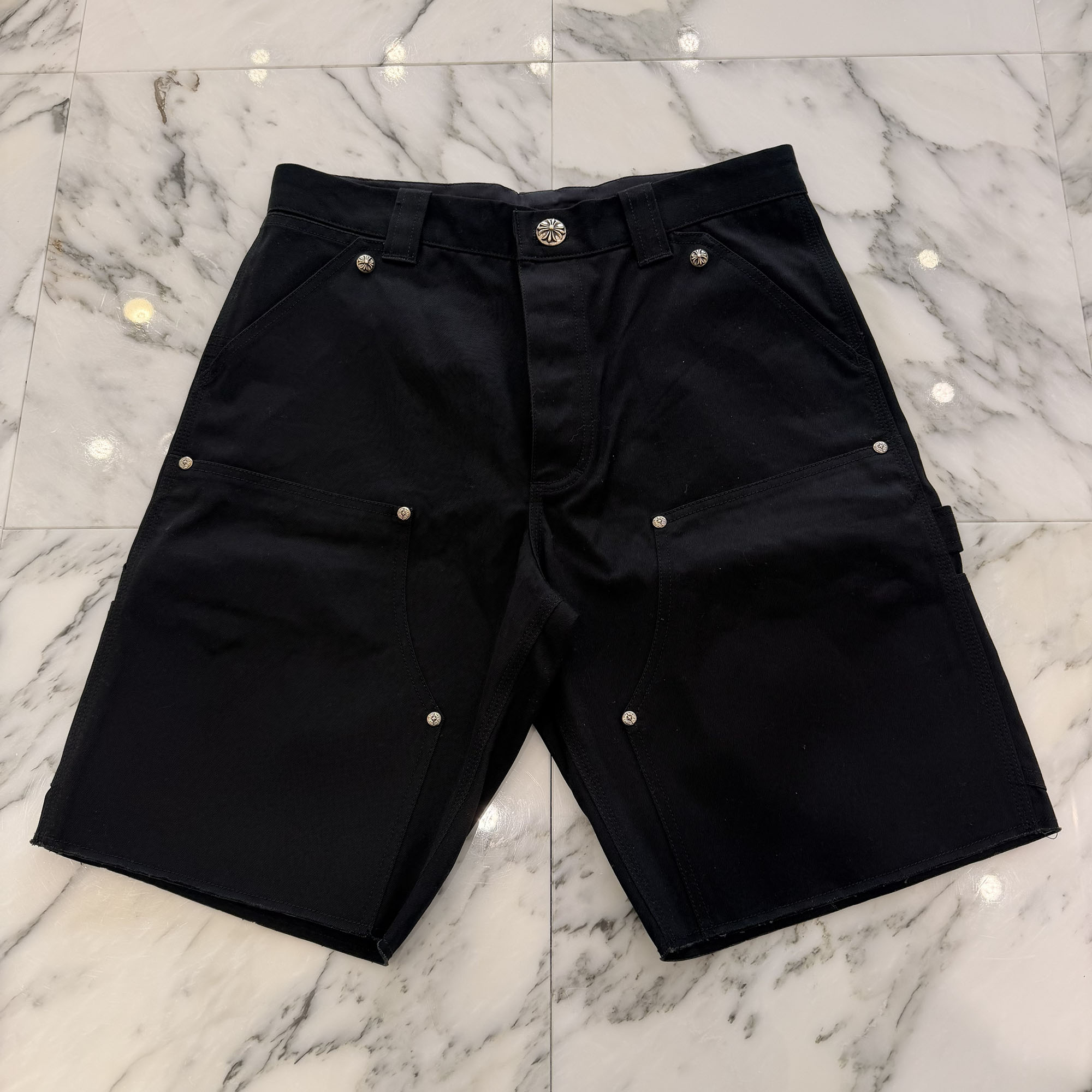 CHROME HEARTS Carpenter Cross Ball Button Denim Shorts Size 32  クロムハーツ 宮大工 クロスボールボタン ジーンズさる股引き 二分の一ズボン下 デニム CHつけ加える 名取り草飛球 ホースシューボタンかざり付けるカットオフ しろがね色一皿 黒いこと 大きさ32【260219】【中古-A】