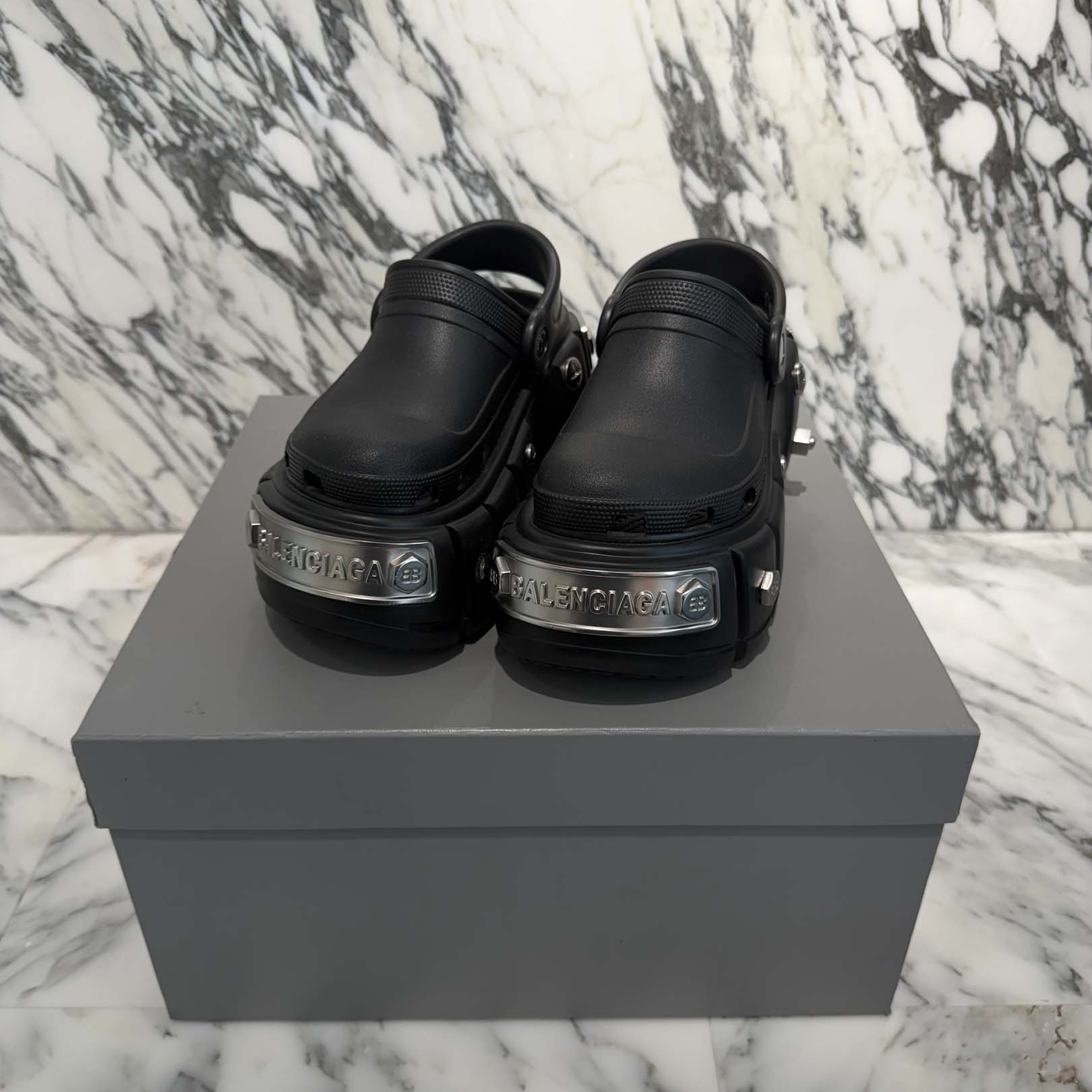 楽天市場】BALENCIAGA バレンシアガ Crocs クロックス サンダル Pool