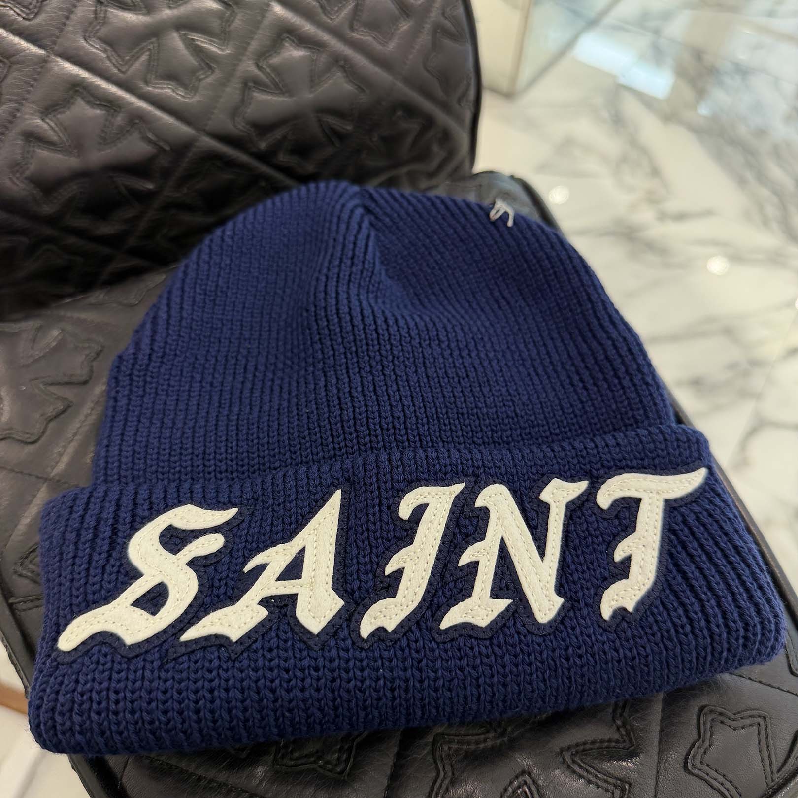 SAINT Mxxxxxx 2026SS SAINT Logo Patch Knit Cap SM-MK3-0000-037 Size ONESIZE 仙マイケル 仙 編み物旗がしら 編み物帽 ビーニー ロゴタイプ継ぎ切れ 青色×白いこと 大きさONESIZE【260302】【新古品】